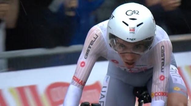 Wout van Aert Brilla en la Etapa 9 del Giro de Italia 2025: Isaac del Toro Mantiene el Liderato