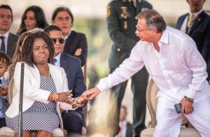 Con esa actitud tan altiva y arrogante nuevamente confirmamos la traición al gobierno de francia y su unión con leyva, Petro Nuestro Santo Salvador Imagen Cortesia © Diego Cuevas