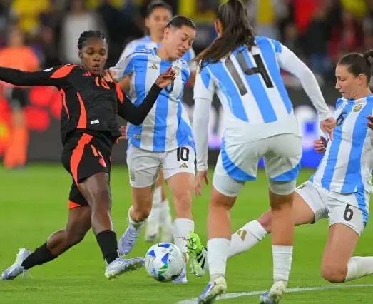 ¡Gloria tricolor! La Selección Colombia femenina clasifica a la final tras vencer a Argentina