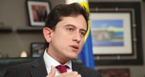 El exministro Luis Carlos Reyes, Petro Nuestro Santo Salvador imagen Cortesia Revista Semana Colombia
