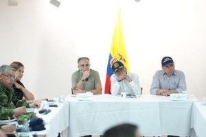 Reunion para tomar medidas en contra de el bandido ivan mordisco Petro Nuestro Santo Salvador imagen cortesía © Juan Diego Cano