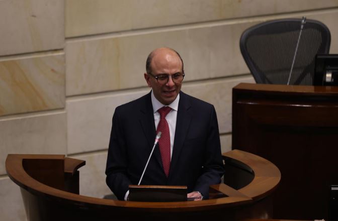 Nombramiento de Carlos Camargo en la Corte Constitucional: una victoria de confianza, no una derrota del Gobierno Nacional