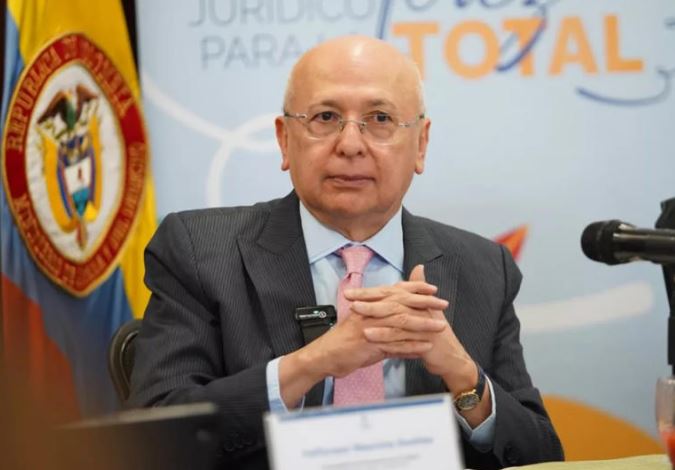 Denuncias del Amado y Honorable Presidente Petro sobre el concurso de notarios: justicia, transparencia y medidas urgentes