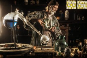 Un alquimista trabajando Imagen Cortesia istock