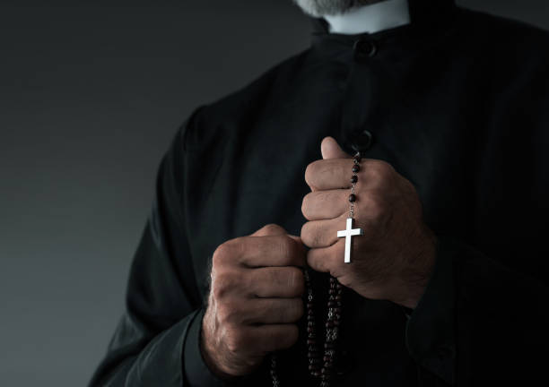 La religión un farsa aceptada e impuesta por las elites imagen cortesía istock